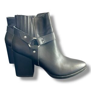 Black Ankle Boots with Chunky Heel and Western Style